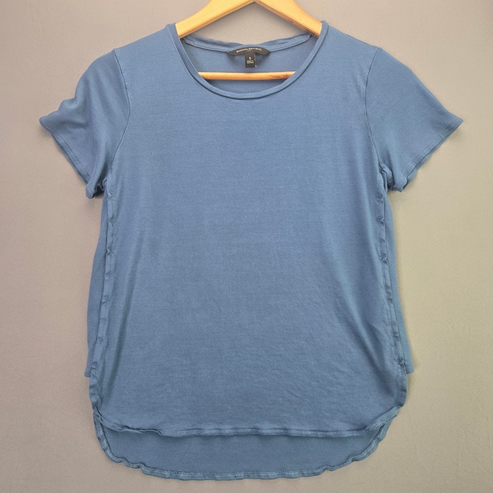 Banana Republic T-Shirt High Low Curved Hem S Blue Short Sleeve Crew Neck Top
